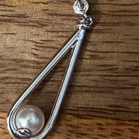 Swarovsky Transparent Crystal Pendant Earrings - Picture 4 of 6